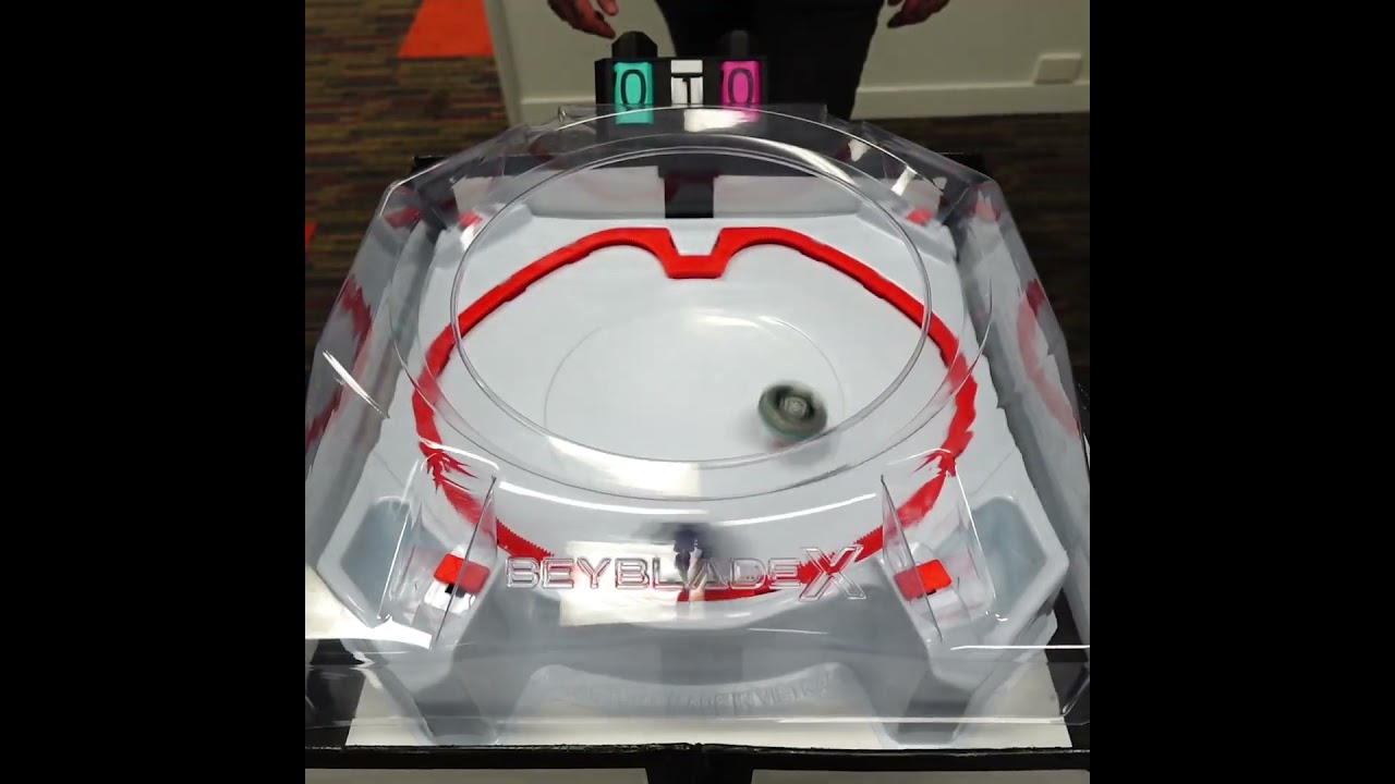 Shark Scale 9-60LR против Silver Wolf 9-60B #beyblade #beybladex #beybladetournament