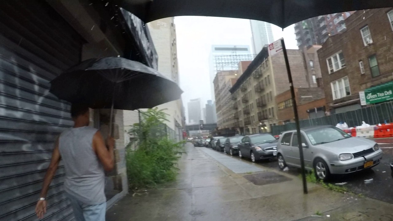 Walking to work in NYC during a heavy thunderstorm - FLASH FLOODING
