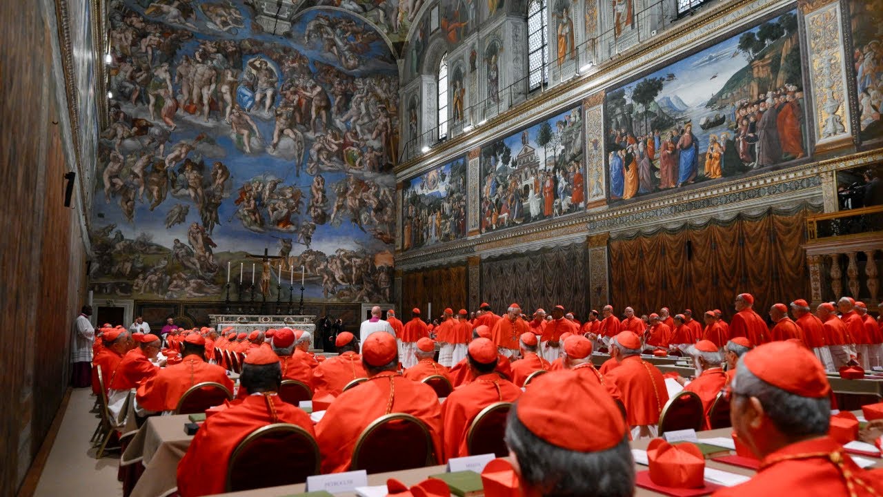 "Extra omnes!". Veja a cerimónia que deu início ao Conclave