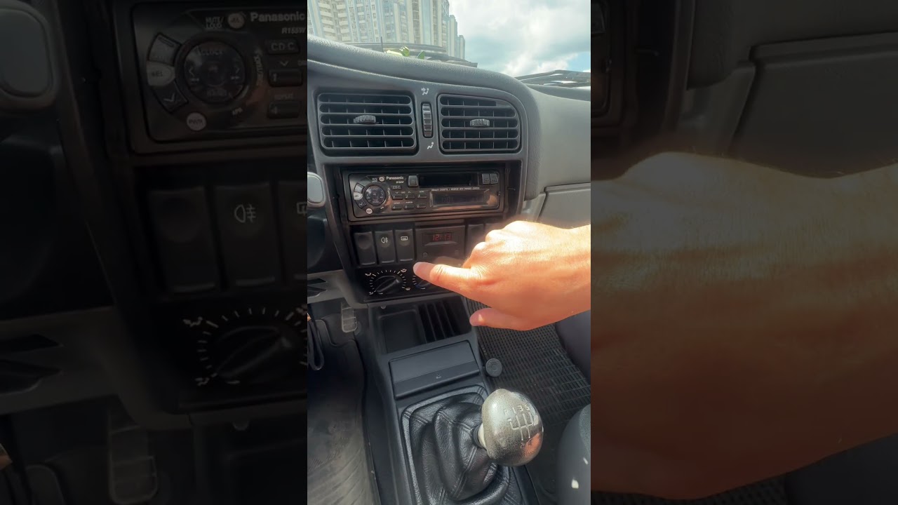 Запустили кассету из 90-х на магнитоле Renault 19 #авто #автомобили