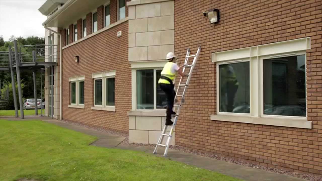 H&ouml;hen flexibel meistern &ndash; ZARGES Z600 4-teilige Teleskopleiter