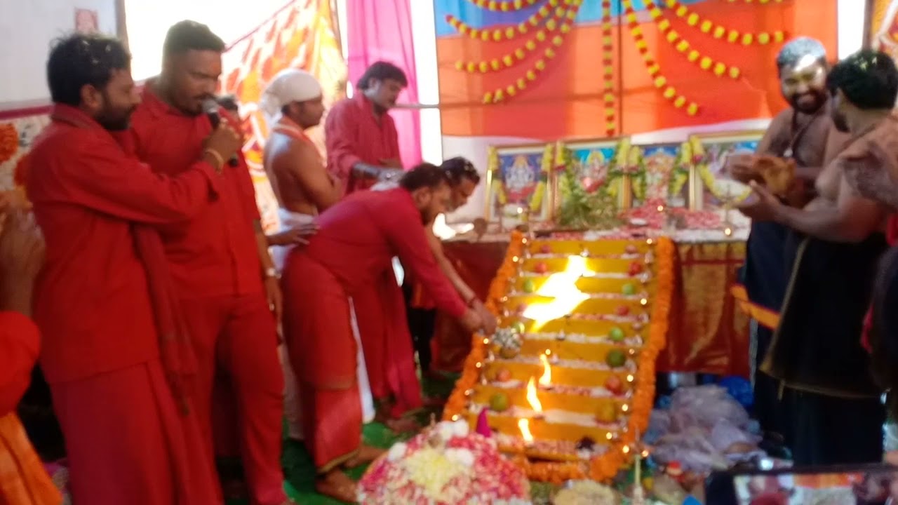 ayodhya nagarlo. achi babu cheyu durgamma padi pooja (padi)