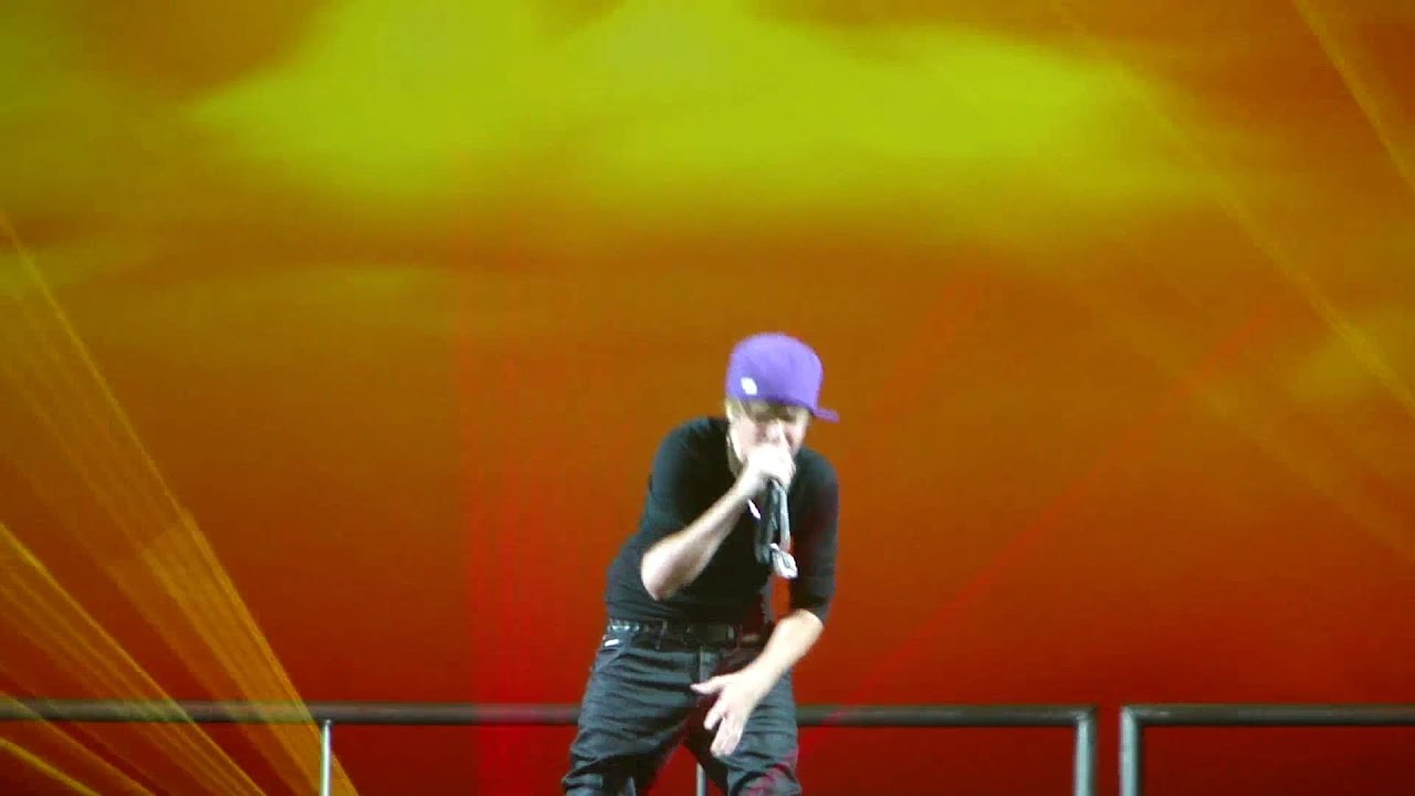 Justin Bieber - Never Say Never (Part) (My World Tour 2010 Hartford CT)