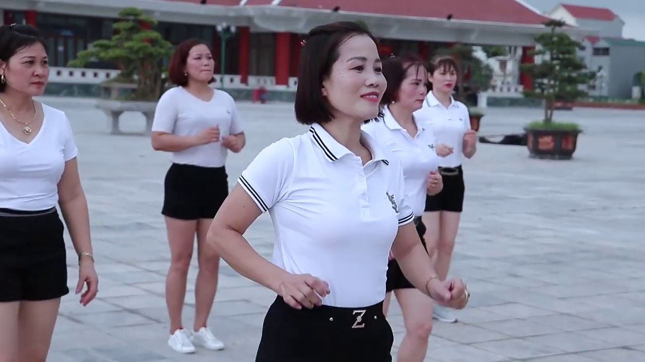 Nhảy 24 Bước Đẹp Tuyệt Với Của Chị Em Làng Tranh Đông Hồ 2020