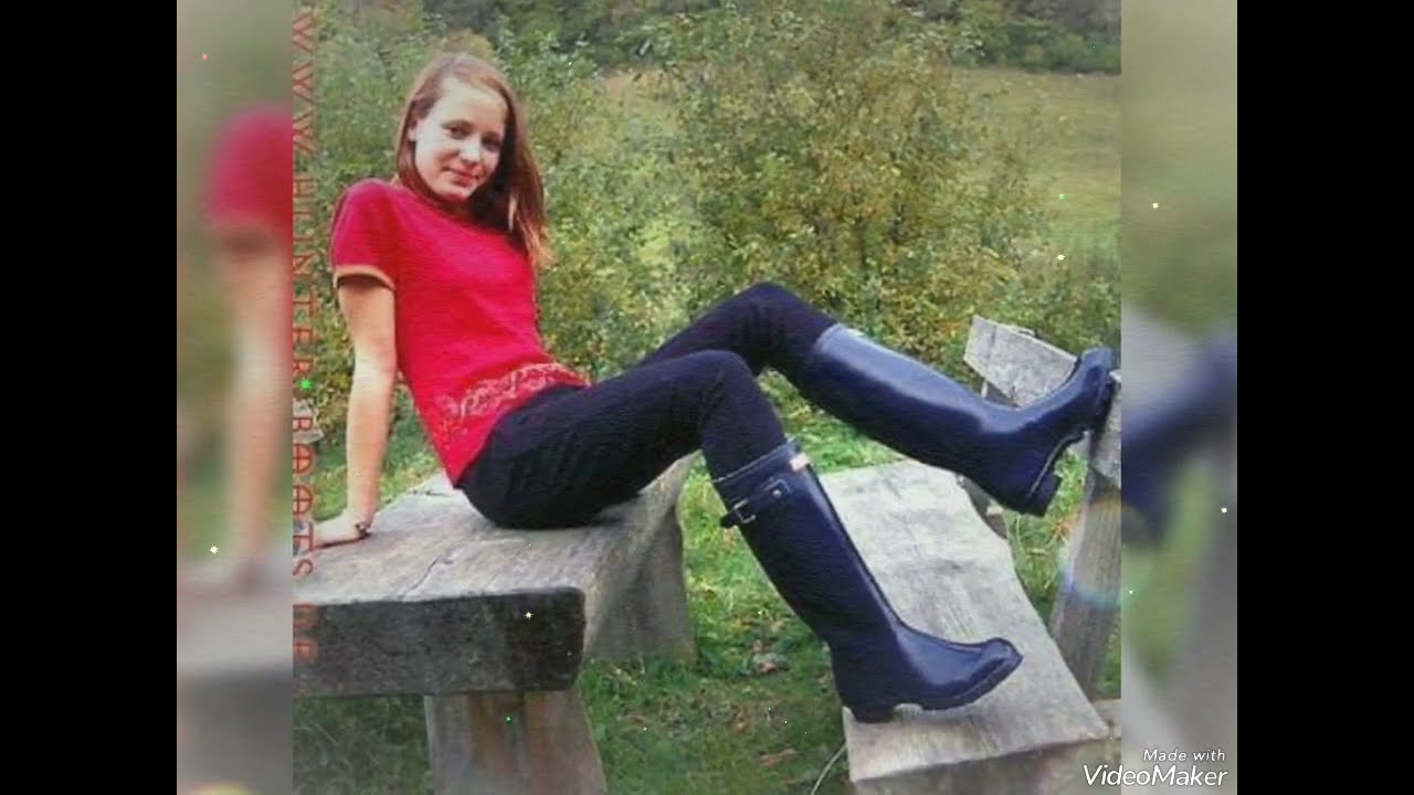 Lovely girls styling in simple & stylish rubber boots outfit
