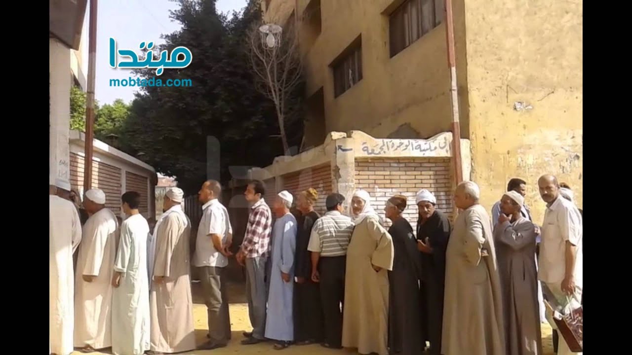 قرية عائلة السيسى بالمنوفية تحتشد أمام لجان الإنتخابات