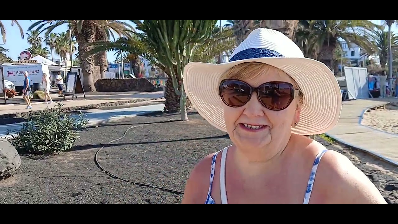 Costa Teguise - Walk from Square to Cucharas Beach