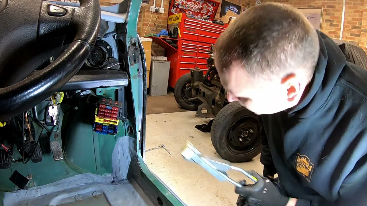 Мастер-класс по классическому Mini - Проект Sprout, часть 34 - Установка передних панелей