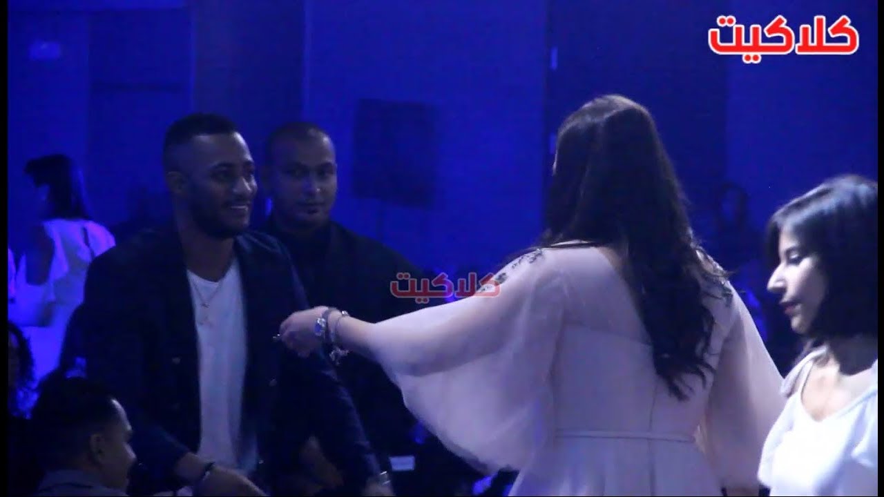 محمد رمضان يقبل هنادي مهنا بعد تكريمها عن دورها في مسلسل زلزال من مهرجان القنوات الفضائية