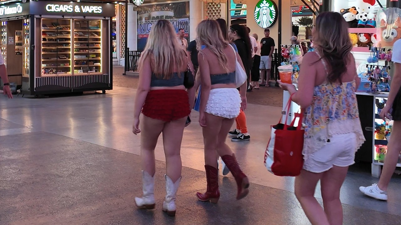 Fremont Street Experience walk in 4k - 6/26 around 7pm - People watching, Showgirls & Entertainers