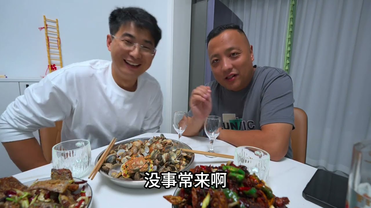 大阳打包炒鸡刀鱼来家，媳妇做手擀牛肉面炒牛头肉，庆祝相聚时光 #美食 #相聚时光 #记录生活