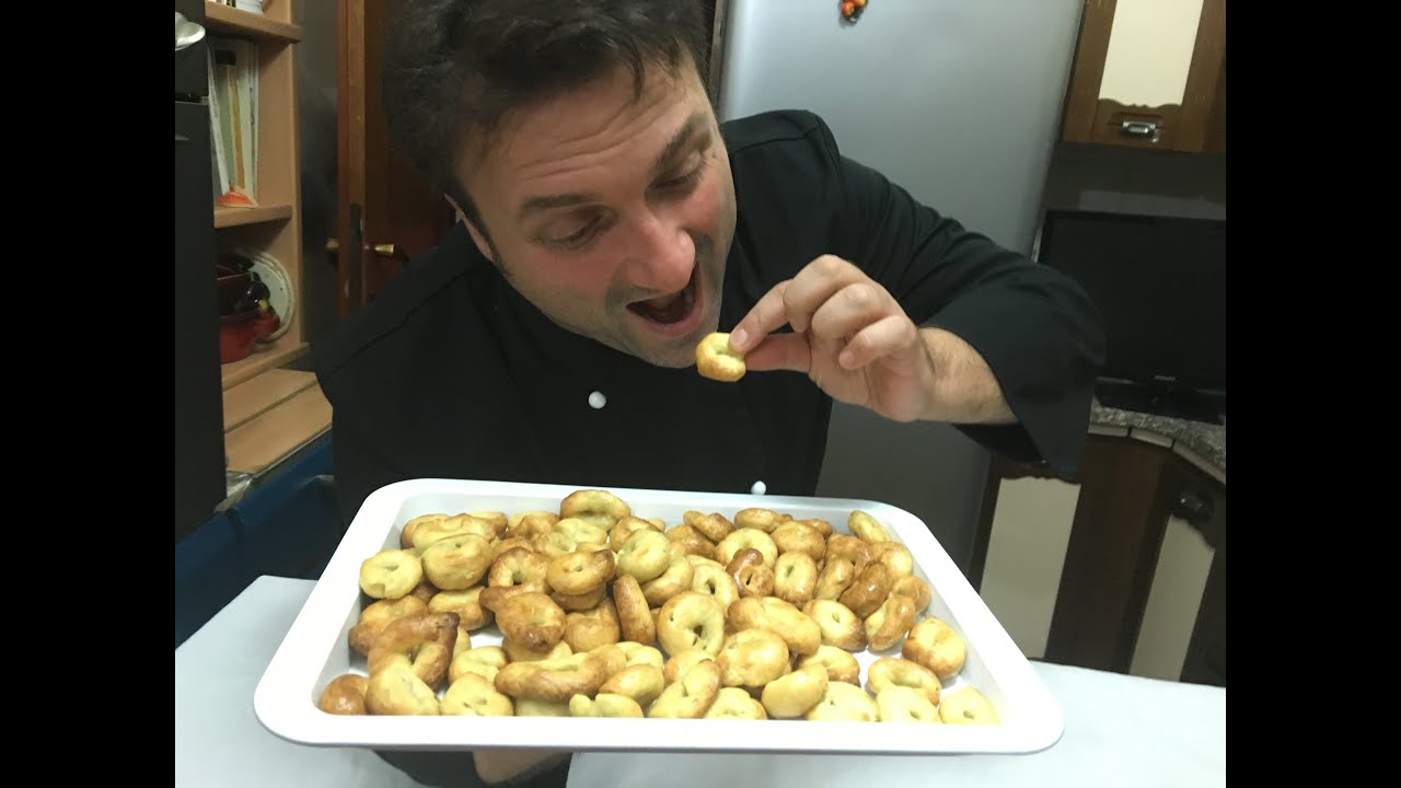 Tarallini pugliesi, al Vino Bianco