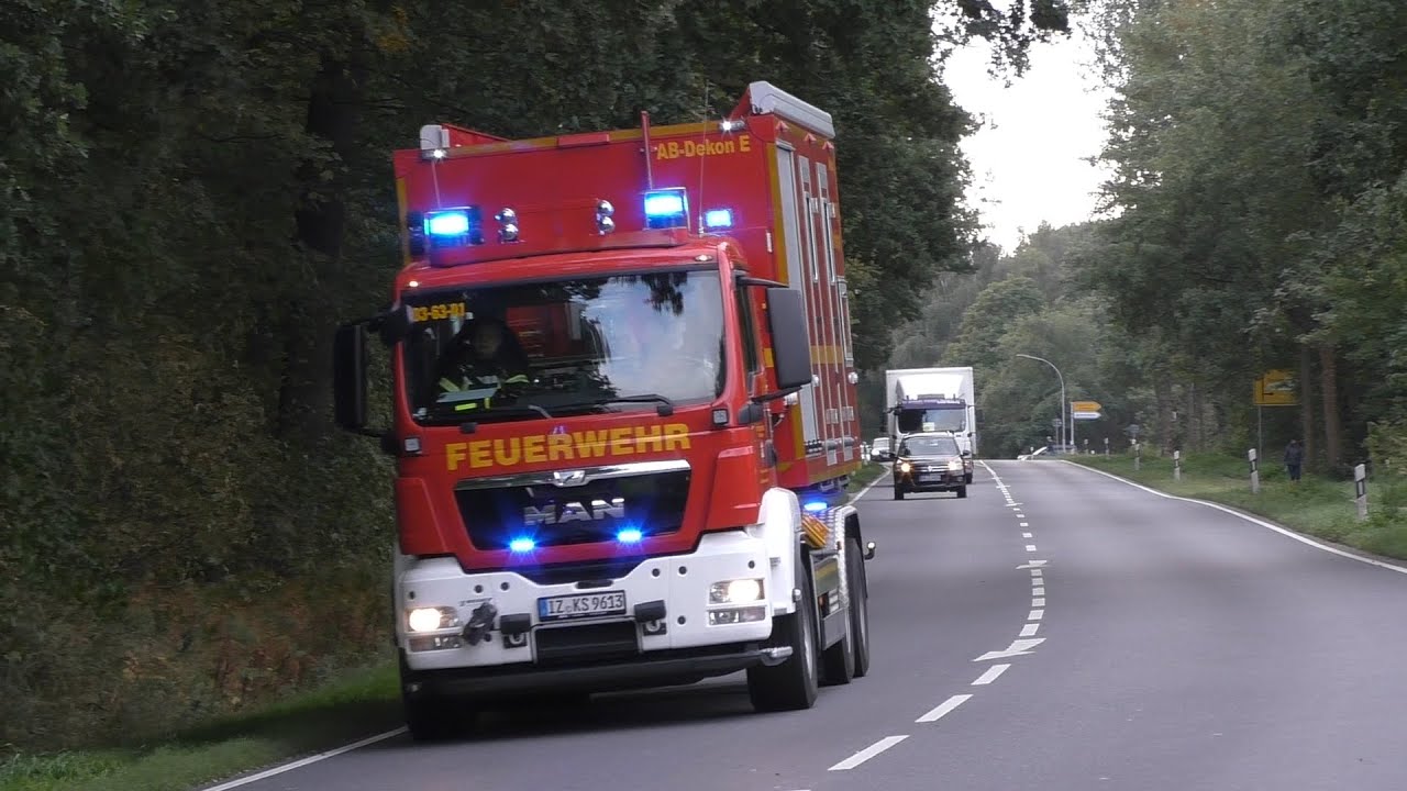 [Flugzeugabsturz im Kreis Steinburg] Einsatzfahrten Feuerwehr, Rettungsdienst und THW