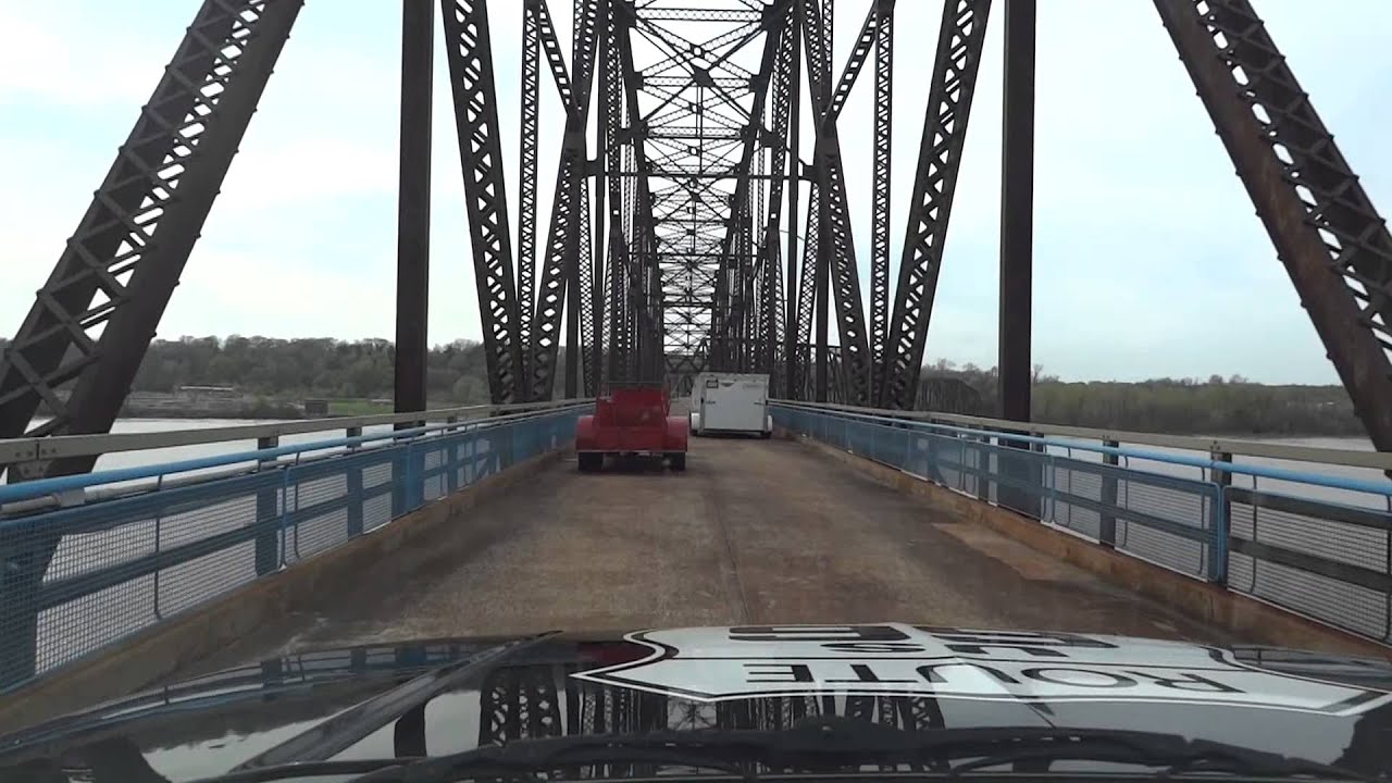 Roamin' Rich едет по мосту Chain Of Rocks по трассе 66 в Сент-Луисе