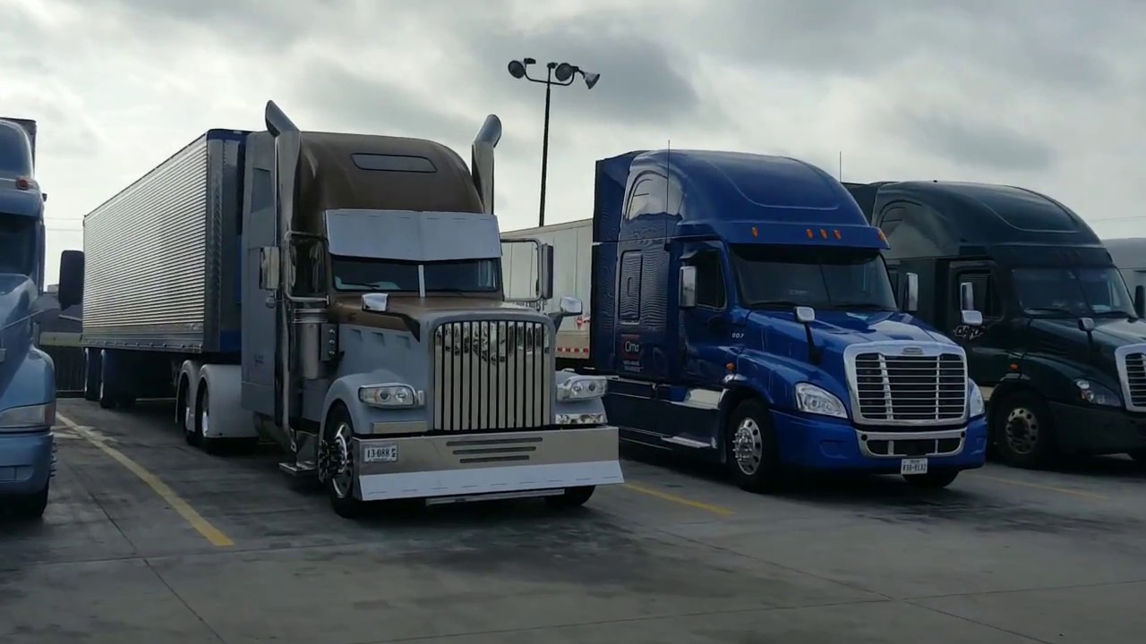 Custom FreightLiner Classic Walk A Round