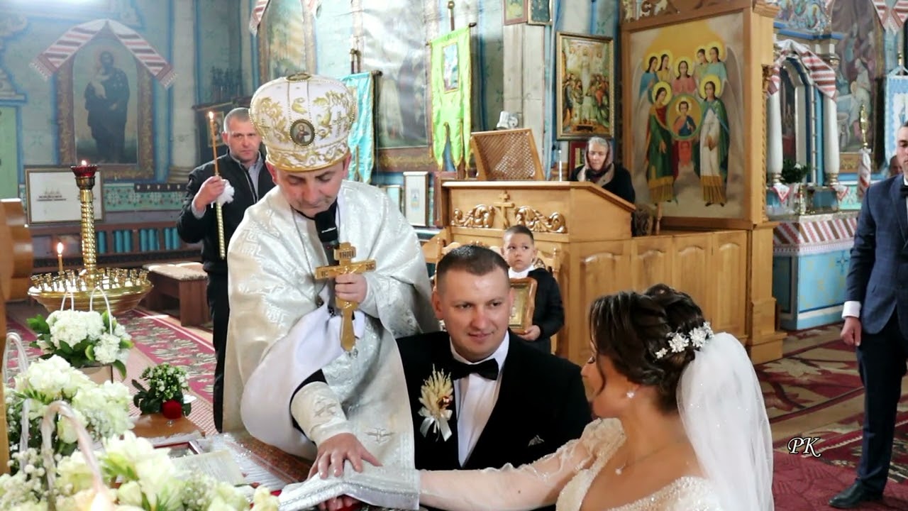 Весілля України. Вінчання молодят - Ukrainian wedding. Church marriage of the bride and groom.