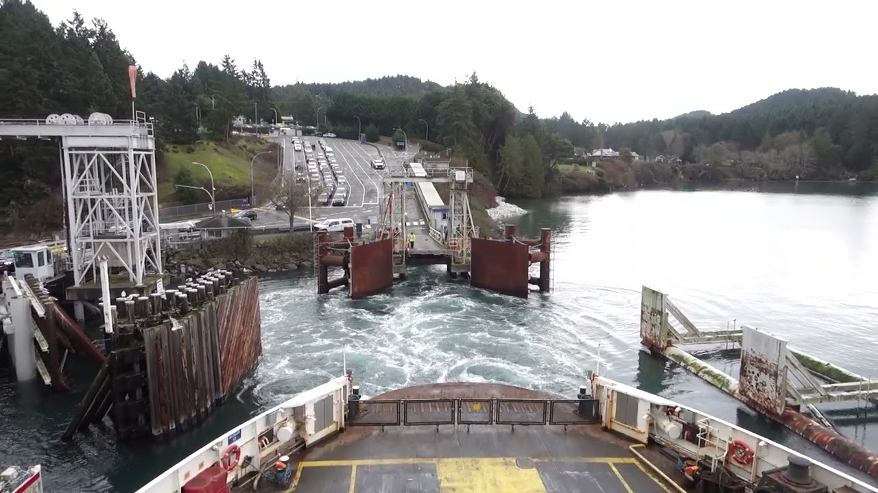 BC Ferries MV Queen of Cumberland Departing Village Bay on December 27th 2025