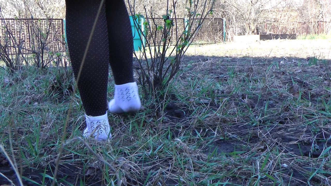 dirty white socks. Tanya WAMinStyle