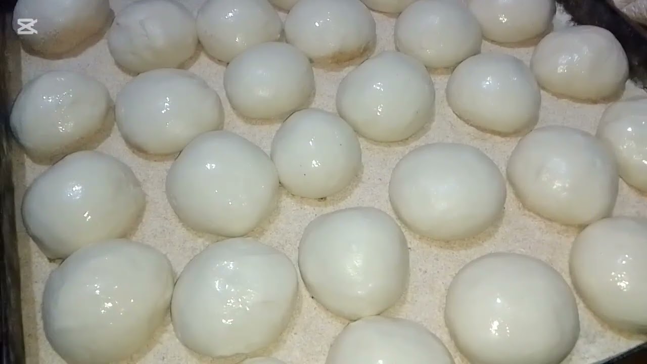 العيش البلدى أو القمح من غير رح وهتكونى شاطره في عمايله وهيطلع معاكى زى العسل 