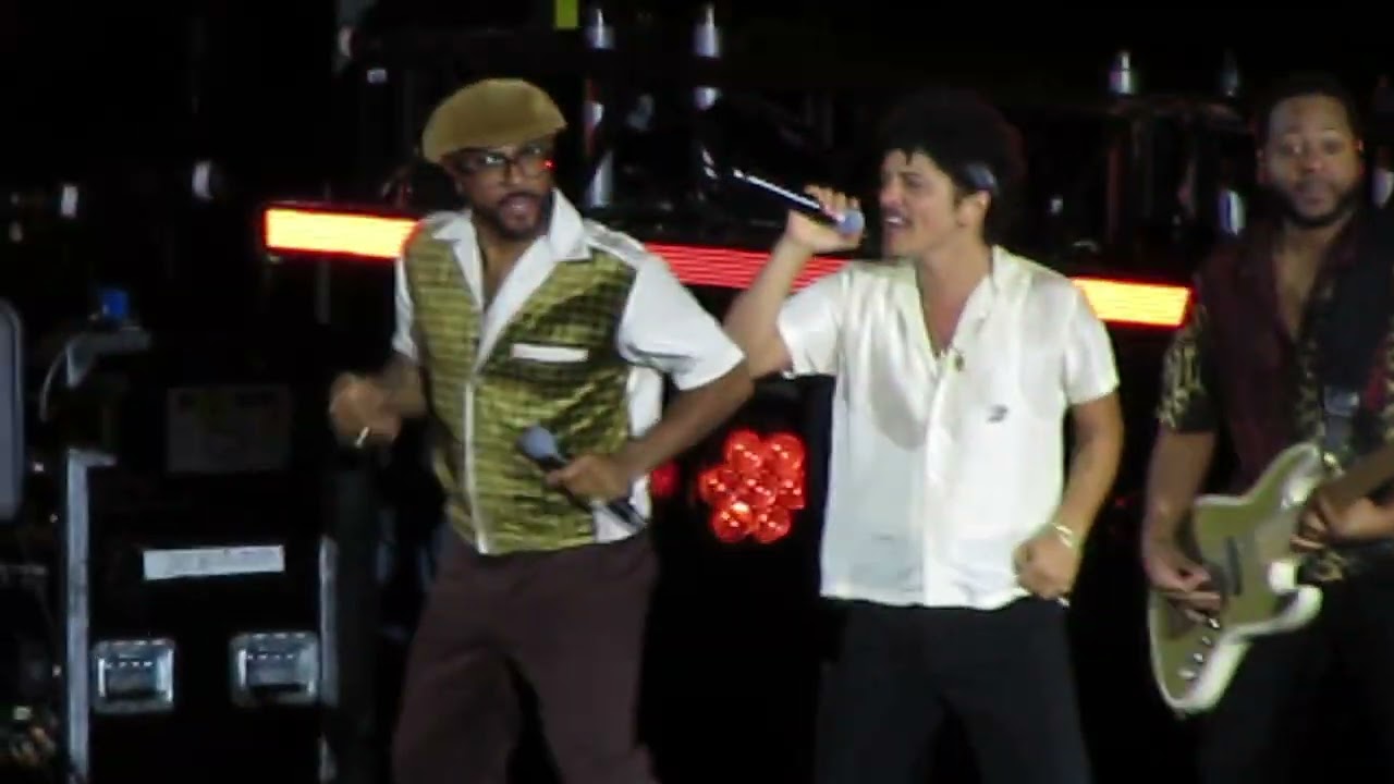 Locked Out of Heaven - Bruno Mars - Curitiba/Brazil (2024)