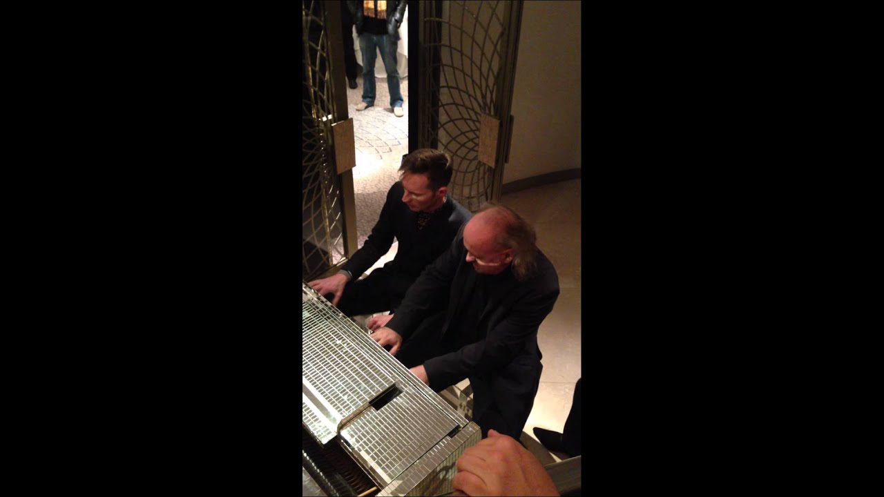 Bill Bailey, Dan Gillespie Sells and Elio Pace: Ultimate Jam on Liberace's Piano.