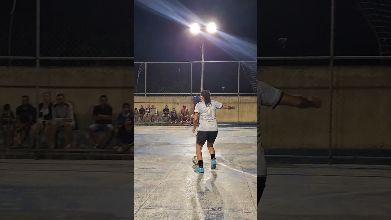 destaque para jogadora descalça 