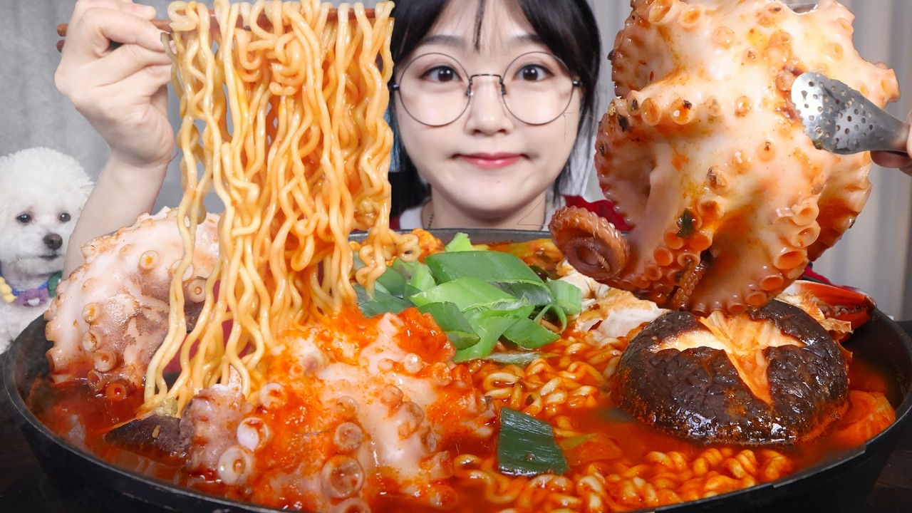 Острая морская лапша рамен с осьминогом и крабом🍜🔥Mukbang ASMR