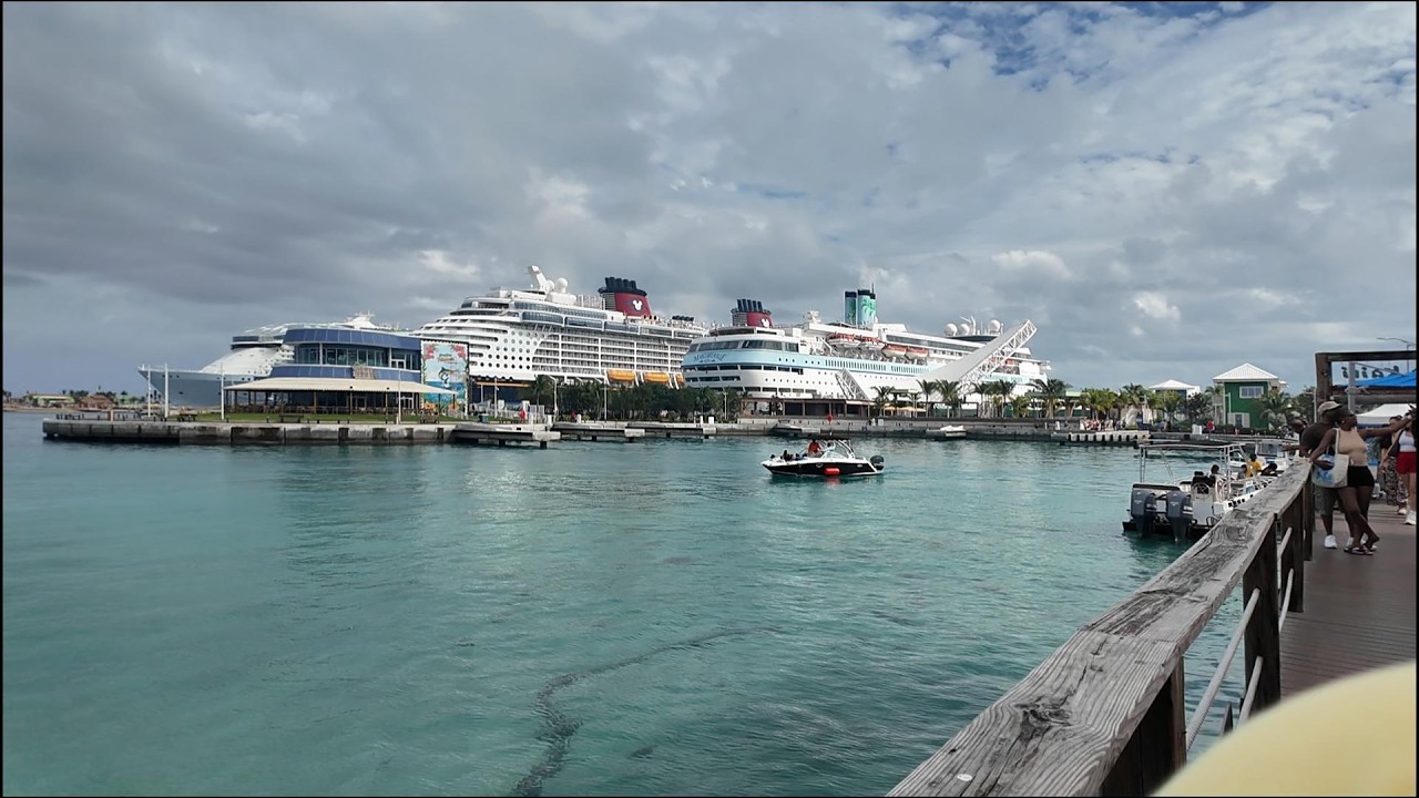 THE STREETS OF NASSAU, BAHAMAS
