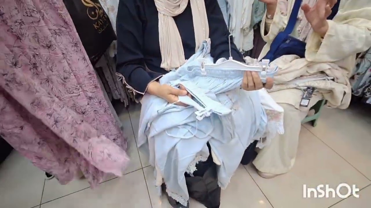 *جولتي مع متابعاتي 🤍 في سوق العتيبية 🛍️ عبايات وبيجامات رائعة جداً 👗🛌 بأسعار مناسبة 💸✨🕋🇲🇦