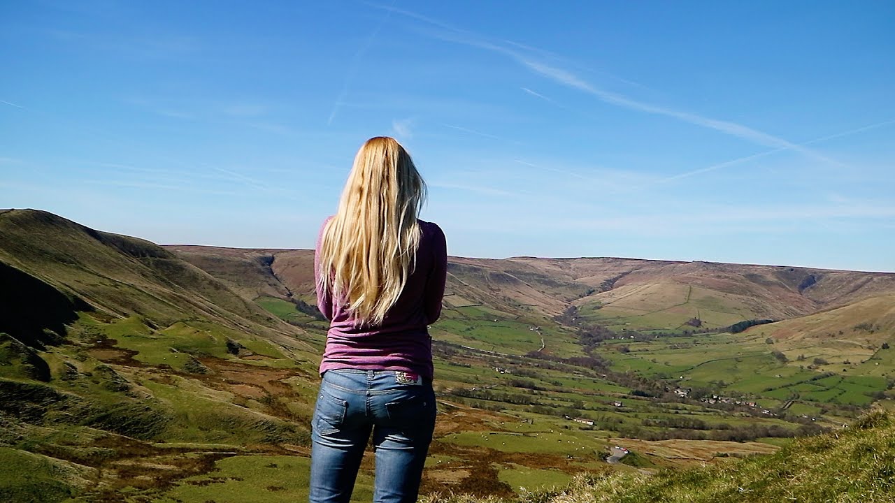 SUNNY DAY IN THE PEAK DISTRICT