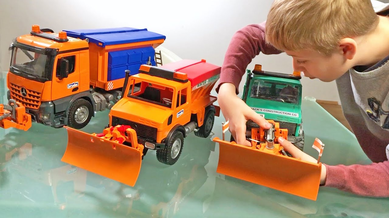 BRUDER TRUCKS unboxing Bruder 02572 - MB-Unimog Winterdienst mit Räumschild