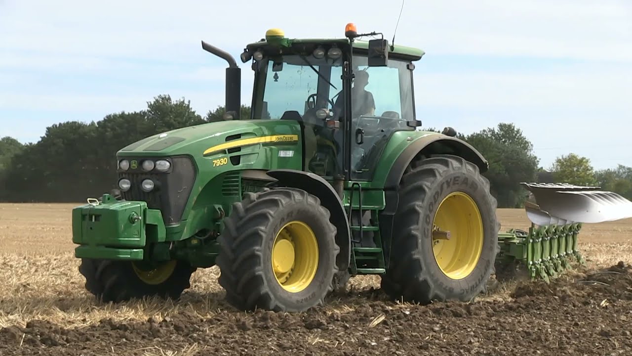 JOHN DEERE 7930 AND DOWDESWELL PLOUGH