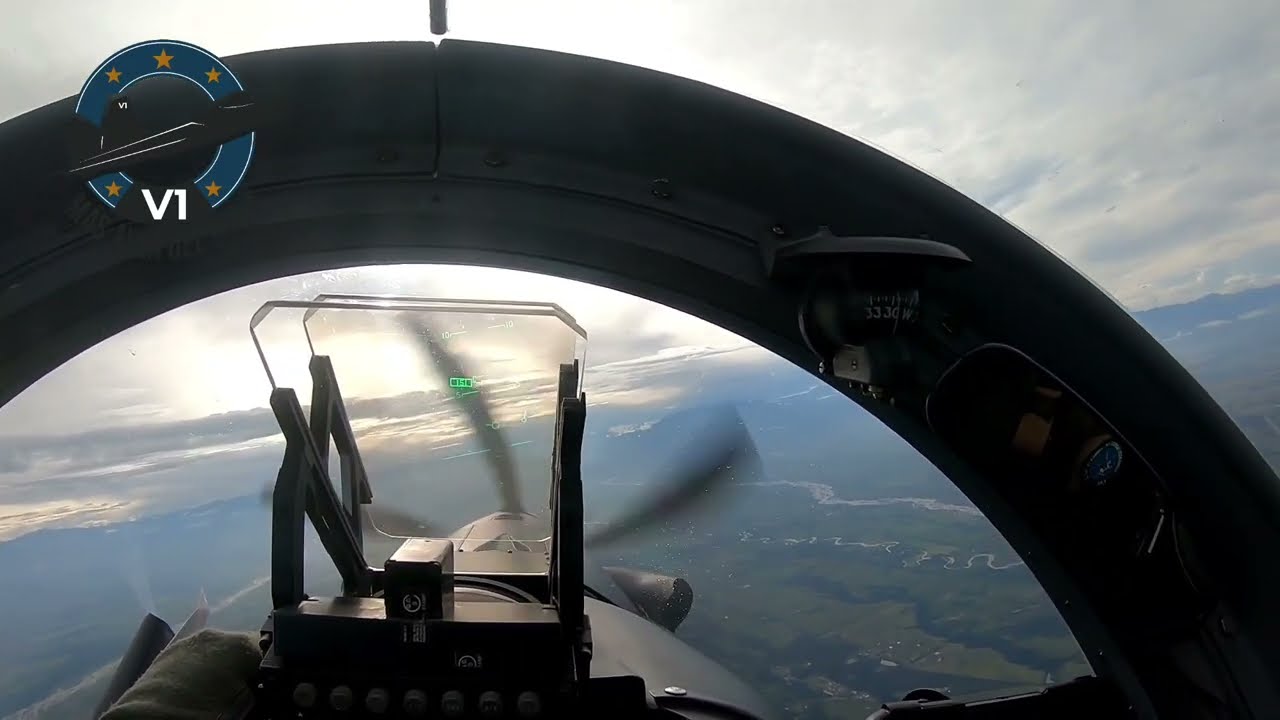 DESPEGUE DESDE LA CABINA DEL A-29 SUPER TUCANO DE LA FUERZA AÉREA COLOMBIANA