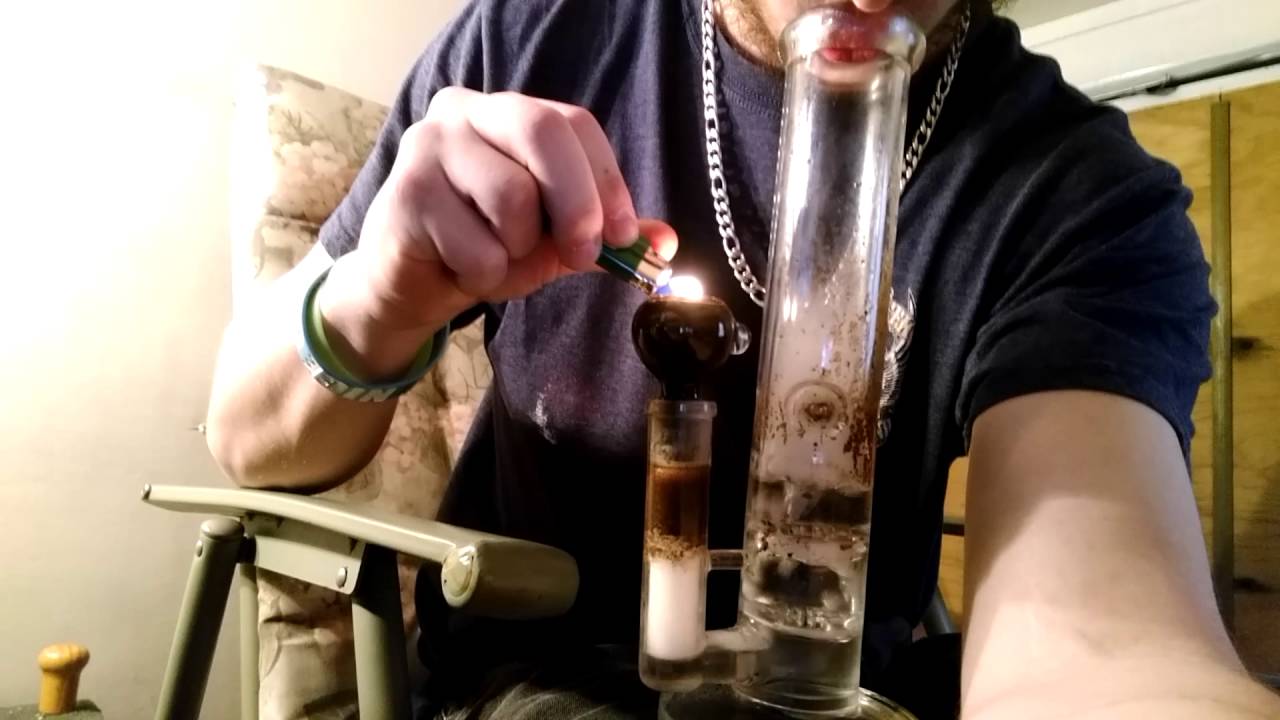 Half gram bong hit
