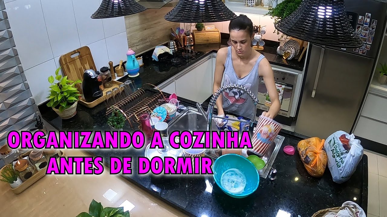 O QUE FA&Ccedil;O ANTES DE DORMIR? + ORGANIZEI A GELADEIRA + FIZ BOLO + MESA POSTA  #FAMILIAPIROLO