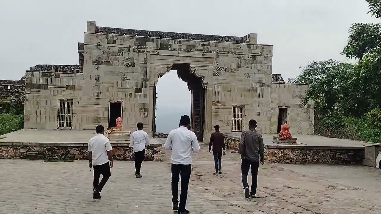 Heeriye (Official Video) Jasleen Royal ft Arijit Singh| Dulquer Salmaan| Aditya Sharma |Taani Tanvir