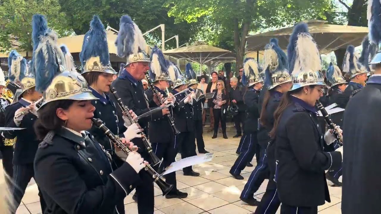 Κέρκυρα, Κυριακή του Πάσχα, περιφορά της εικόνας της Αναστάσεως του ΙΝ Αγίου Σπυρίδωνος.