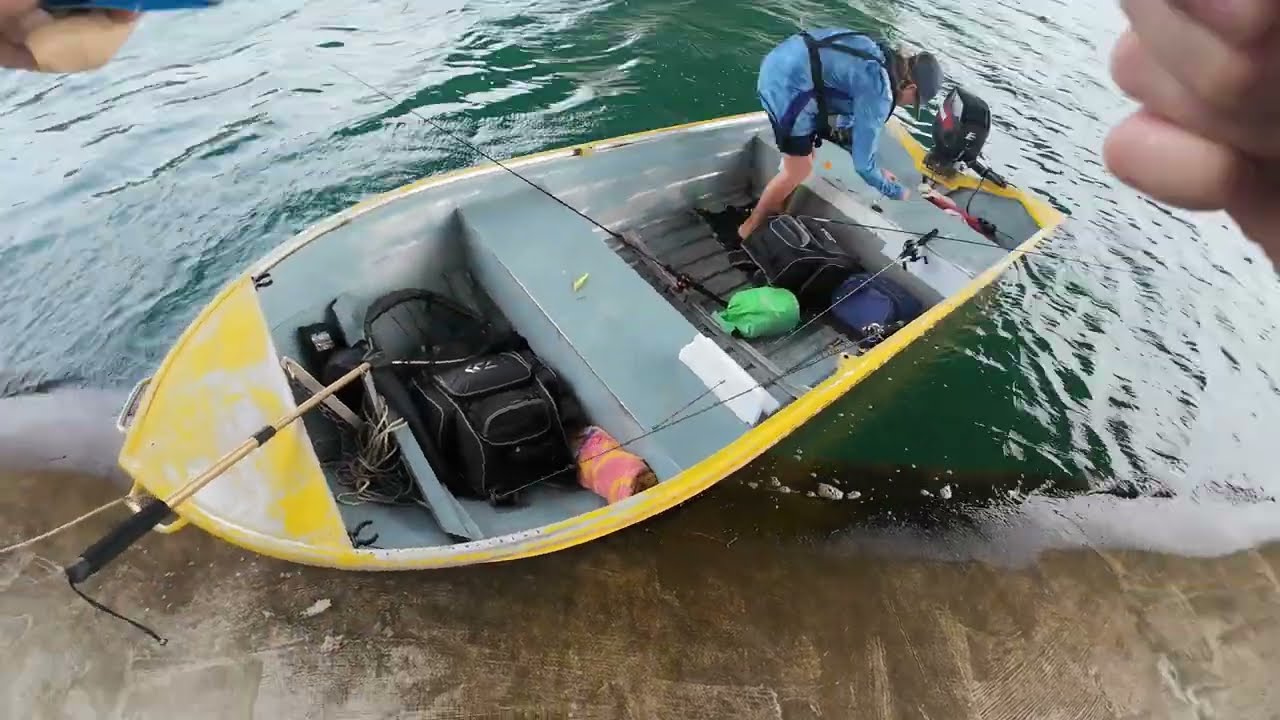 Jigging for Highway bridge Trevally with Light tackle! (MONSTER HOOKUP)