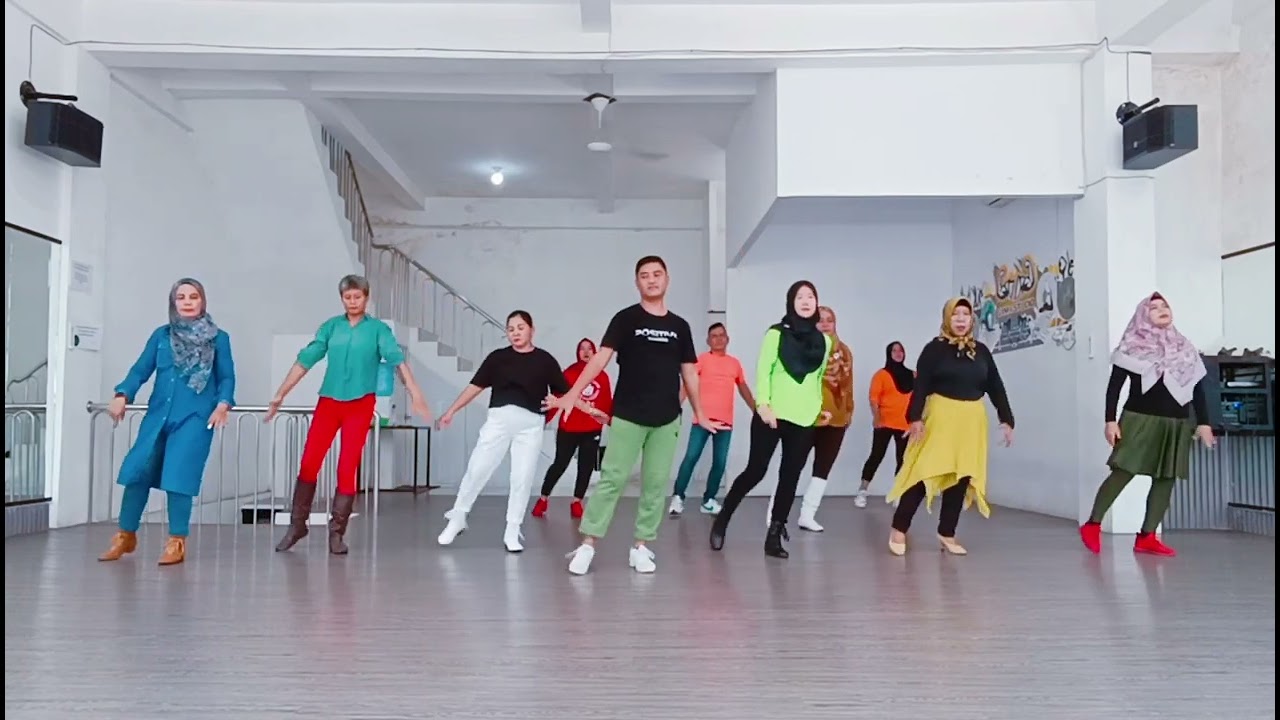 Never Look Back - Line Dance / Choreo by Florian ARBELOT (FR) / Demo by 7Gym & Studio Palembang