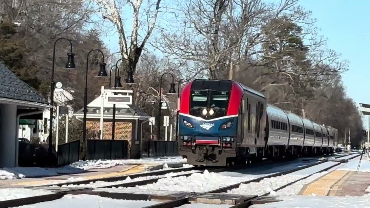 Amtrak PO89 heads south to Savannah GA