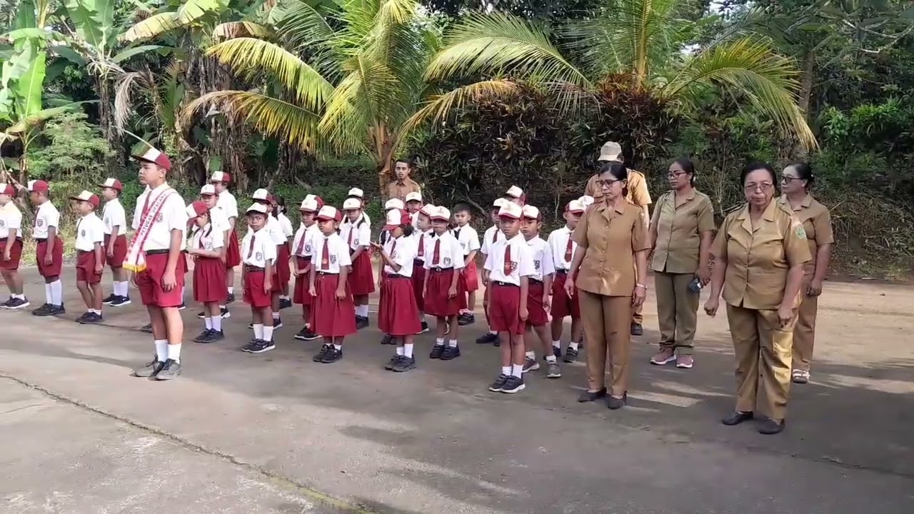Upacara Bendera Hari Senin SD Negeri 2 Pitera