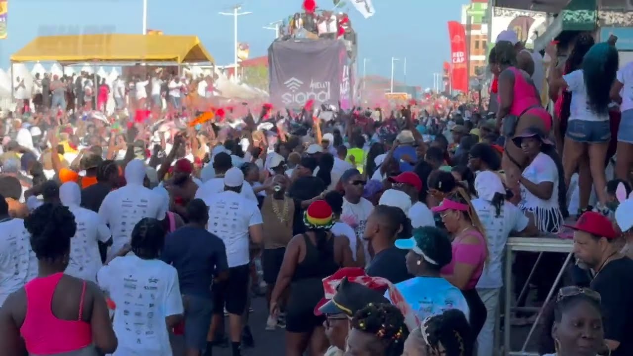 Signal Band Live on Bayfront for Jouvert [Dominica Carnival 2025]