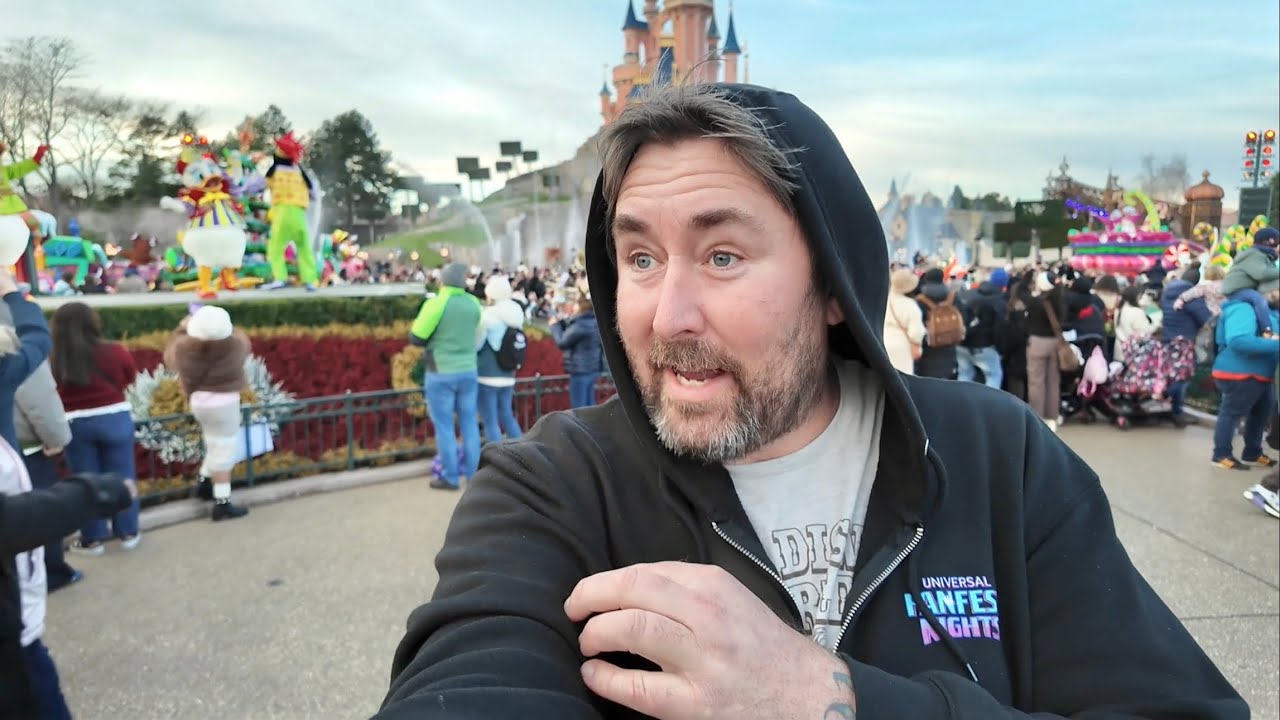 Disneyland Paris Christmas Time Is Absolutely Incredible - Holiday Overload Takes Over Main Street