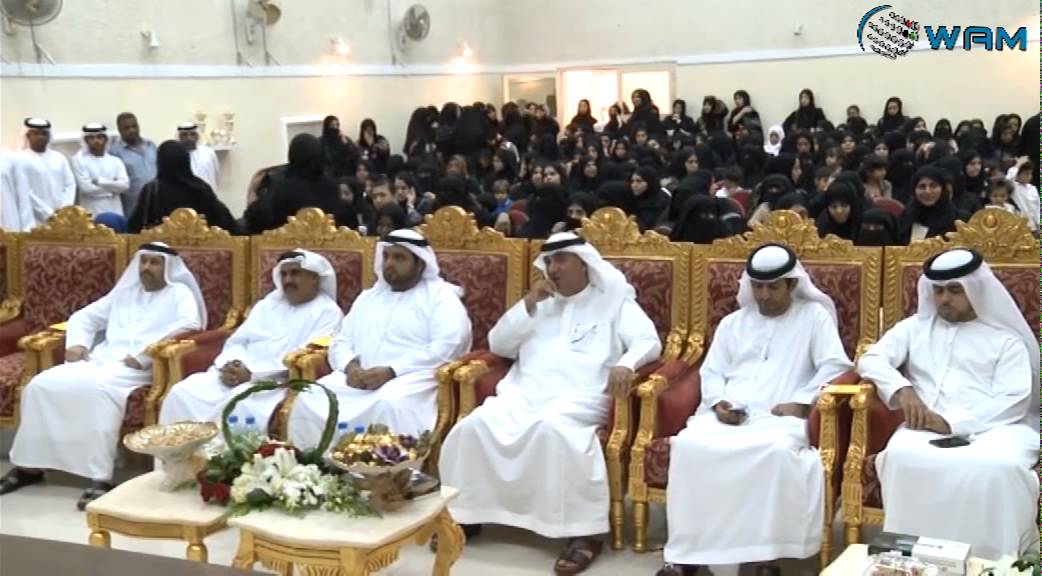 ولي عهد الفجيرة يكرم الطلبة المتفوقين في مدرسة القرية للتعليم الأساسي