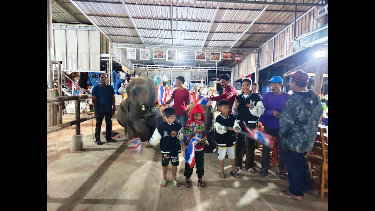 ร่มเป็นกำลังใจให้2พี่น้องก่อนเดินทาง