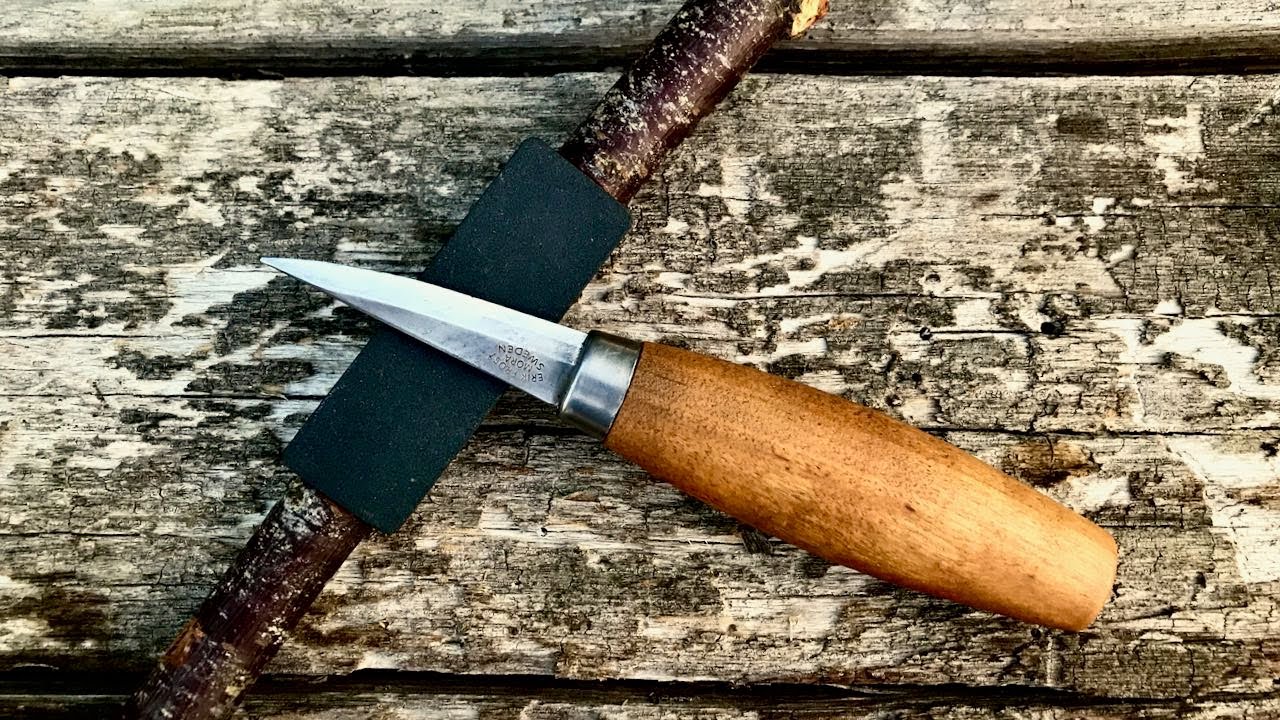 3 techniques BUSHCRAFT pour affûter avec une pierre de poche