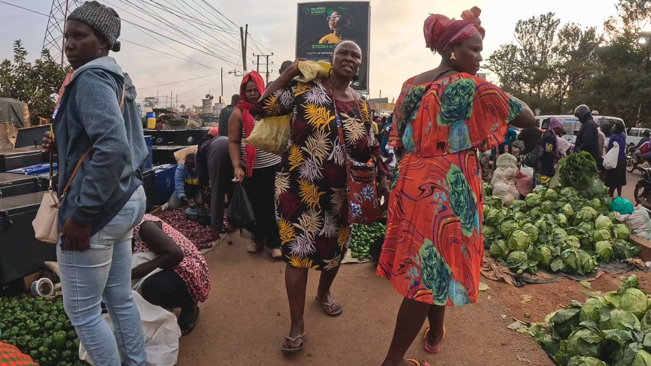 INSIDE A BUSY LOCAL STREET MARKET🌍 UGANDA🇺🇬