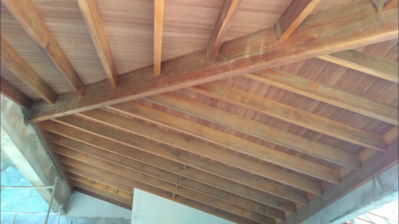 SALA COM MADEIRA APARENTE E FORRO (final)