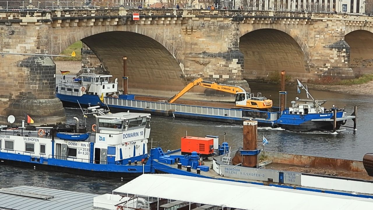 Aktuelles zu den Arbeiten auf der Elbe in Dresden - Domarin 10 und 17 im Einsatz  Update  18.11.2025
