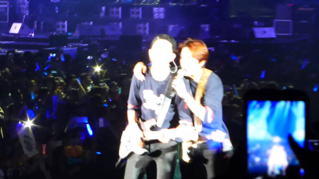 CNBLUE CSHK Day 1 - Boys having fun + Love Girl